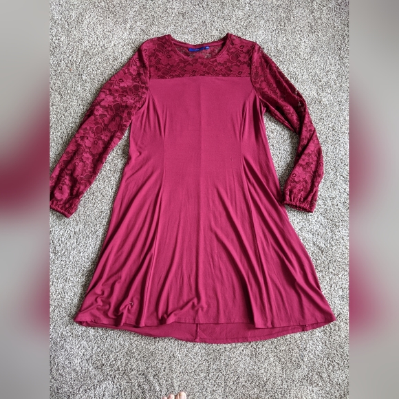 Apt. 9 Dresses & Skirts - Women's Apt 9 Burgundy midi shift dress size medium lace sleeves